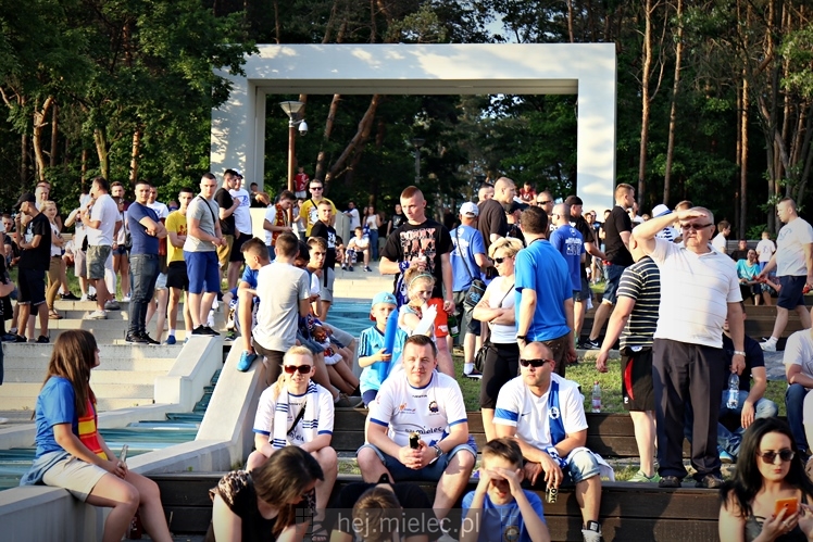 FETA PO AWANSIE! Tysiące kibiców świętowało awans na ulicach miasta - CZĘŚĆ I