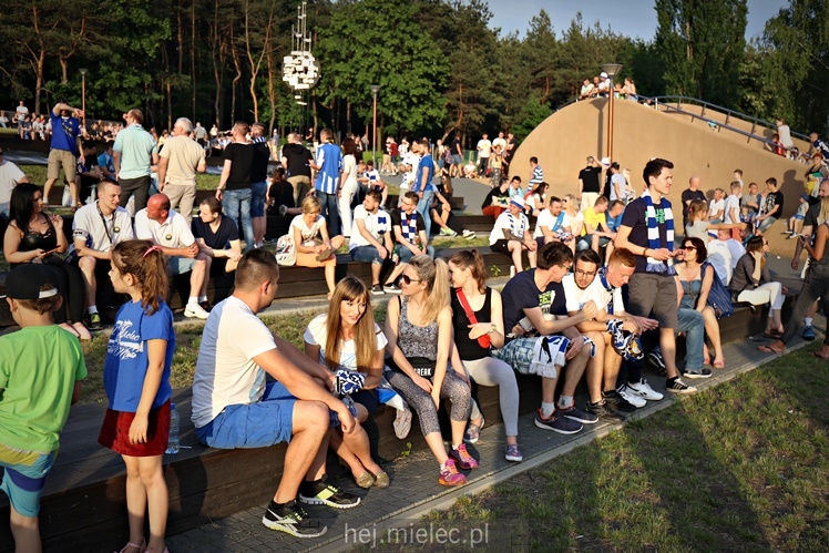 FETA PO AWANSIE! Tysiące kibiców świętowało awans na ulicach miasta - CZĘŚĆ I