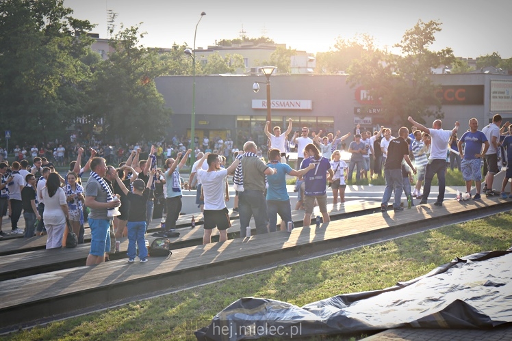 FETA PO AWANSIE! Tysiące kibiców świętowało awans na ulicach miasta - CZĘŚĆ I