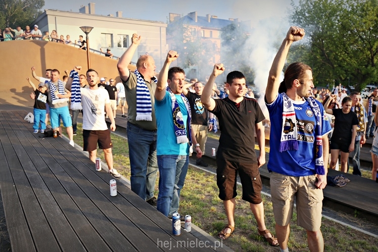 FETA PO AWANSIE! Tysiące kibiców świętowało awans na ulicach miasta - CZĘŚĆ I