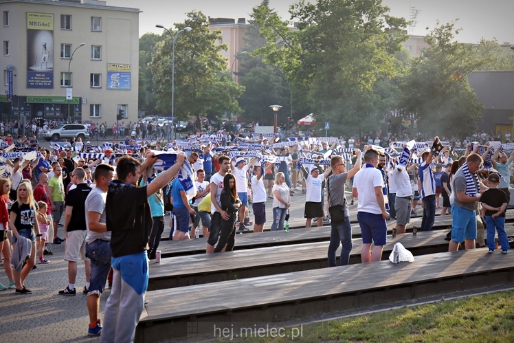 FETA PO AWANSIE! Tysiące kibiców świętowało awans na ulicach miasta - CZĘŚĆ I