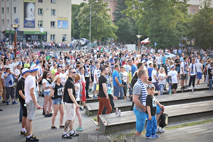 FETA PO AWANSIE! Tysiące kibiców świętowało awans na ulicach miasta - CZĘŚĆ I