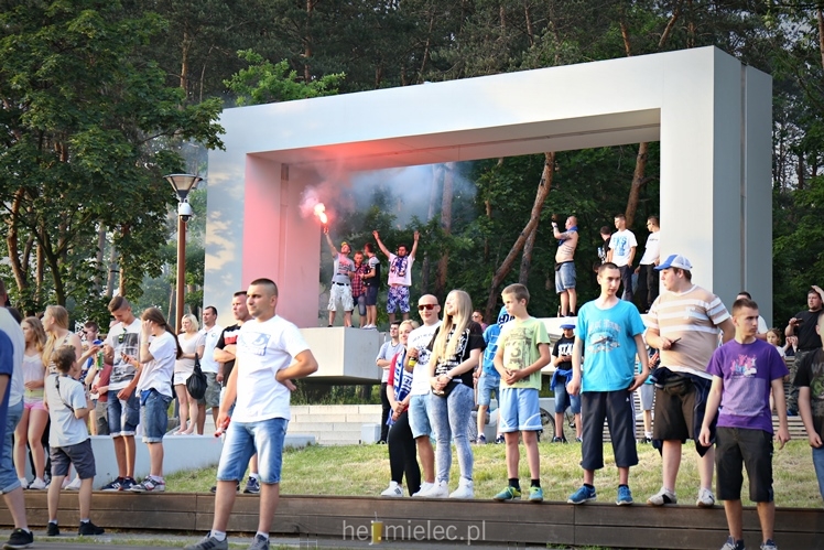 FETA PO AWANSIE! Tysiące kibiców świętowało awans na ulicach miasta - CZĘŚĆ I