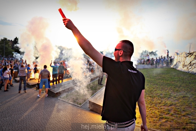 FETA PO AWANSIE! Tysiące kibiców świętowało awans na ulicach miasta - CZĘŚĆ I