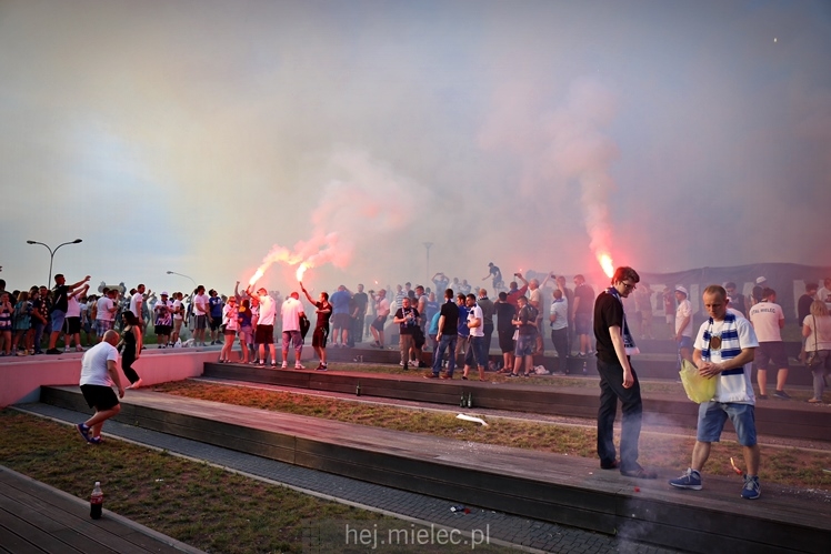 FETA PO AWANSIE! Tysiące kibiców świętowało awans na ulicach miasta - CZĘŚĆ I