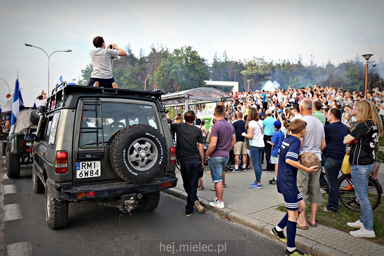 FETA PO AWANSIE! Tysiące kibiców świętowało awans na ulicach miasta - CZĘŚĆ I