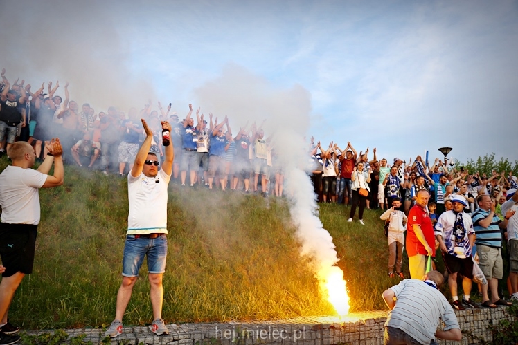 FETA PO AWANSIE! Tysiące kibiców świętowało awans na ulicach miasta - CZĘŚĆ I