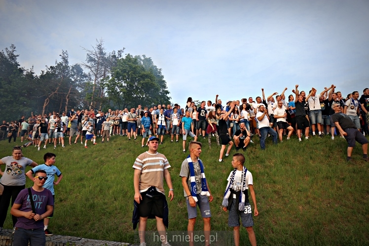 FETA PO AWANSIE! Tysiące kibiców świętowało awans na ulicach miasta - CZĘŚĆ I