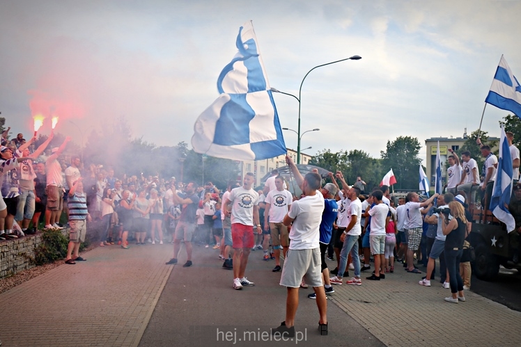 FETA PO AWANSIE! Tysiące kibiców świętowało awans na ulicach miasta - CZĘŚĆ I