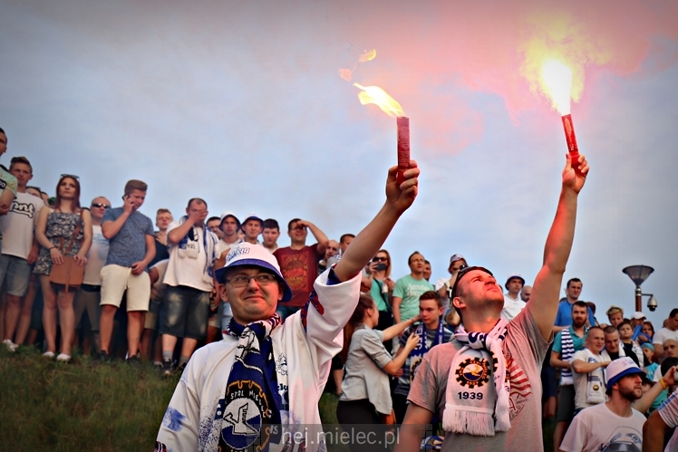 FETA PO AWANSIE! Tysiące kibiców świętowało awans na ulicach miasta - CZĘŚĆ I