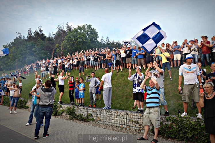 FETA PO AWANSIE! Tysiące kibiców świętowało awans na ulicach miasta - CZĘŚĆ I