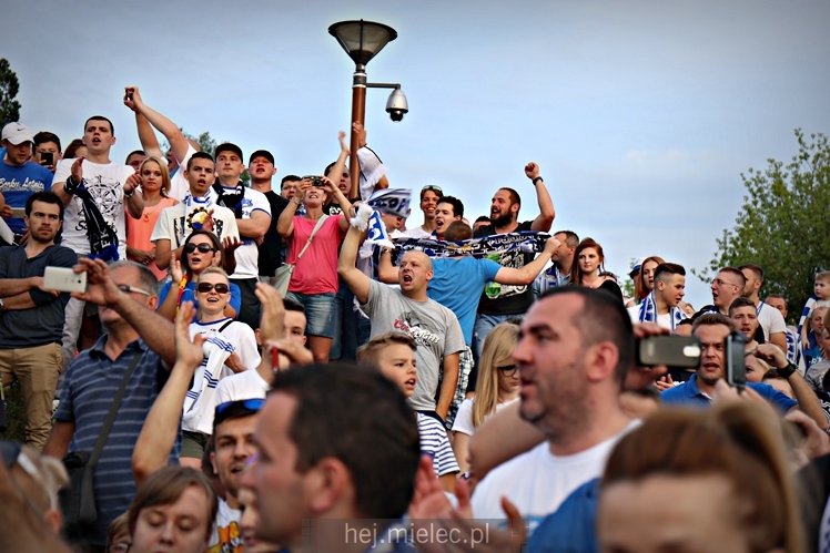 FETA PO AWANSIE! Tysiące kibiców świętowało awans na ulicach miasta - CZĘŚĆ I