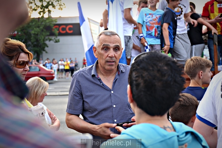 FETA PO AWANSIE! Tysiące kibiców świętowało awans na ulicach miasta - CZĘŚĆ I