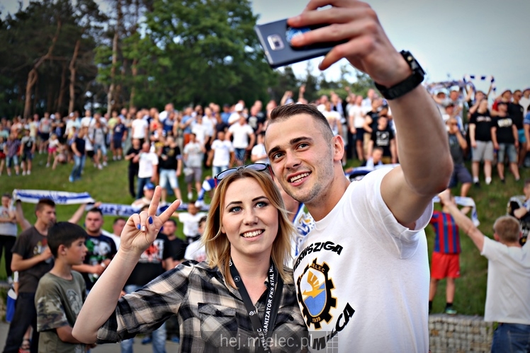 FETA PO AWANSIE! Tysiące kibiców świętowało awans na ulicach miasta - CZĘŚĆ I