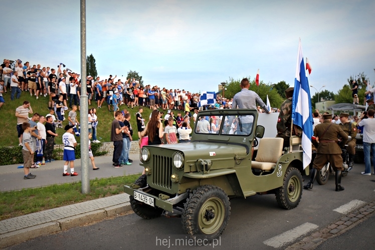 FETA PO AWANSIE! Tysiące kibiców świętowało awans na ulicach miasta - CZĘŚĆ I