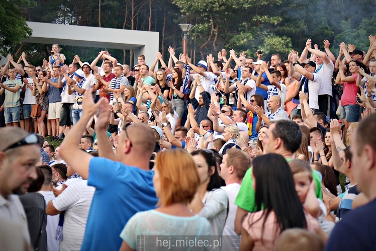 FETA PO AWANSIE! Tysiące kibiców świętowało awans na ulicach miasta - CZĘŚĆ I