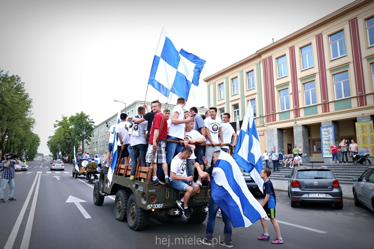 FETA PO AWANSIE! Tysiące kibiców świętowało awans na ulicach miasta - CZĘŚĆ I