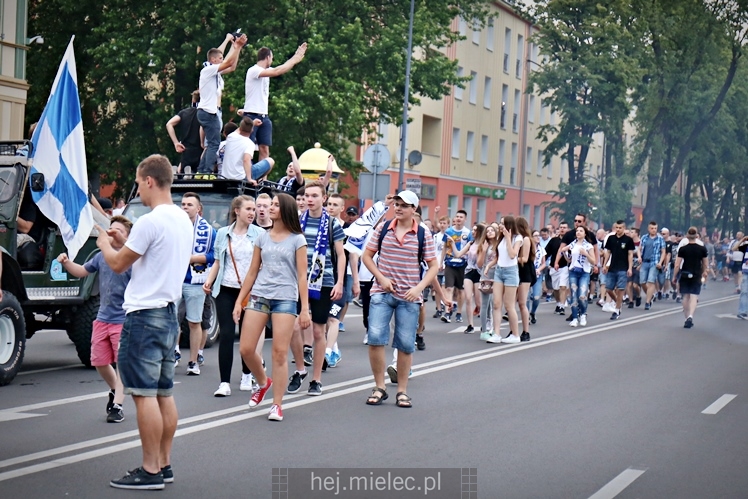 FETA PO AWANSIE! Tysiące kibiców świętowało awans na ulicach miasta - CZĘŚĆ I