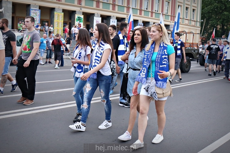 FETA PO AWANSIE! Tysiące kibiców świętowało awans na ulicach miasta - CZĘŚĆ I