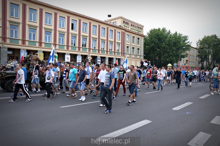FETA PO AWANSIE! Tysiące kibiców świętowało awans na ulicach miasta - CZĘŚĆ I