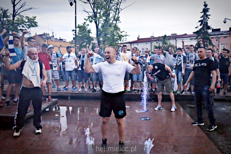 FETA PO AWANSIE! Tysiące kibiców świętowało awans na ulicach miasta - CZĘŚĆ I