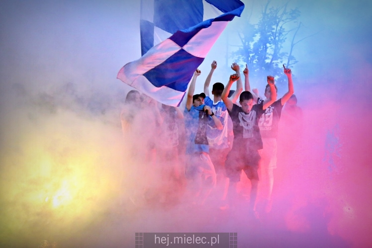 FETA PO AWANSIE! Tysiące kibiców świętowało awans na ulicach miasta - CZĘŚĆ I