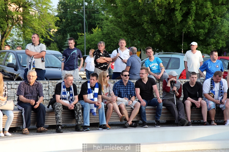 FETA PO AWANSIE! Tysiące kibiców świętowało awans na ulicach miasta - CZĘŚĆ II