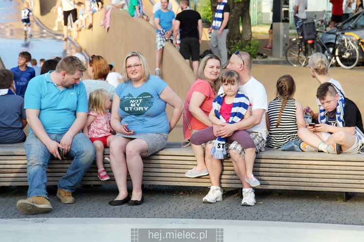 FETA PO AWANSIE! Tysiące kibiców świętowało awans na ulicach miasta - CZĘŚĆ II