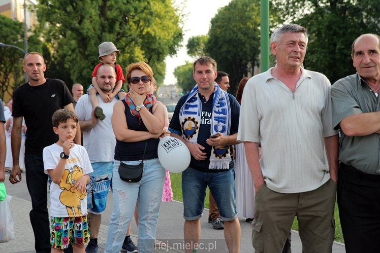 FETA PO AWANSIE! Tysiące kibiców świętowało awans na ulicach miasta - CZĘŚĆ II