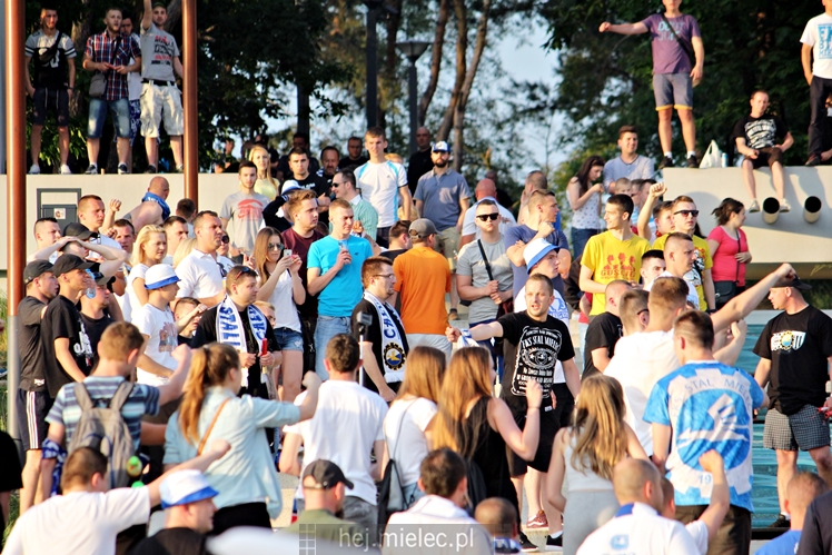 FETA PO AWANSIE! Tysiące kibiców świętowało awans na ulicach miasta - CZĘŚĆ II