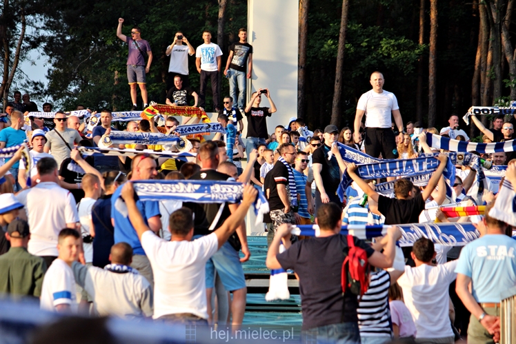 FETA PO AWANSIE! Tysiące kibiców świętowało awans na ulicach miasta - CZĘŚĆ II