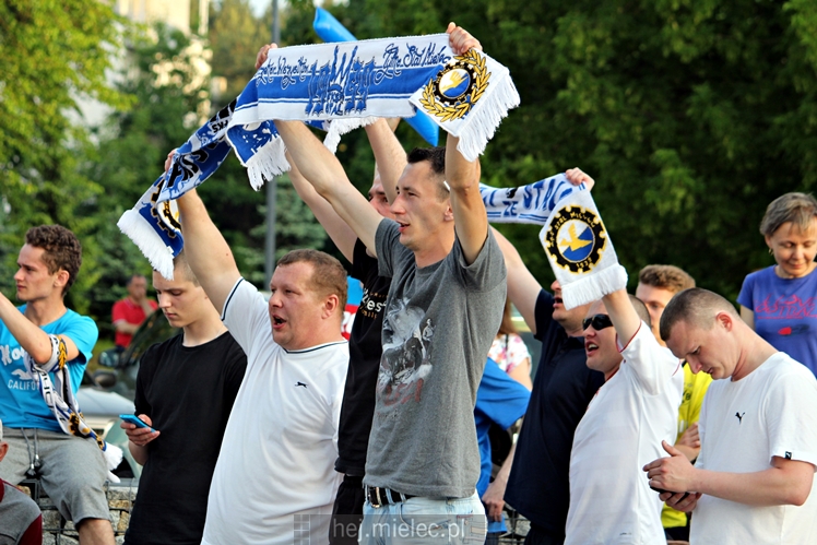 FETA PO AWANSIE! Tysiące kibiców świętowało awans na ulicach miasta - CZĘŚĆ II