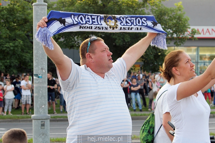 FETA PO AWANSIE! Tysiące kibiców świętowało awans na ulicach miasta - CZĘŚĆ II