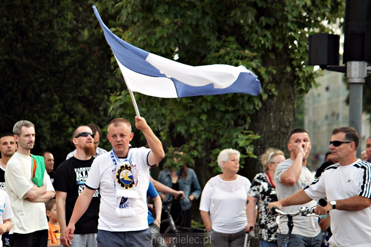 FETA PO AWANSIE! Tysiące kibiców świętowało awans na ulicach miasta - CZĘŚĆ II