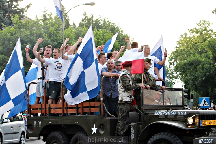 FETA PO AWANSIE! Tysiące kibiców świętowało awans na ulicach miasta - CZĘŚĆ II