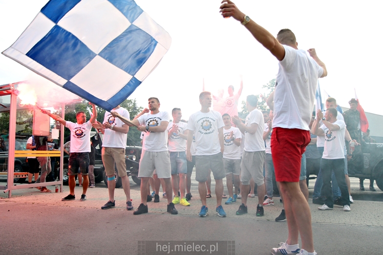 FETA PO AWANSIE! Tysiące kibiców świętowało awans na ulicach miasta - CZĘŚĆ II