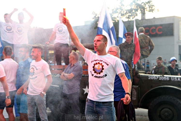 FETA PO AWANSIE! Tysiące kibiców świętowało awans na ulicach miasta - CZĘŚĆ II