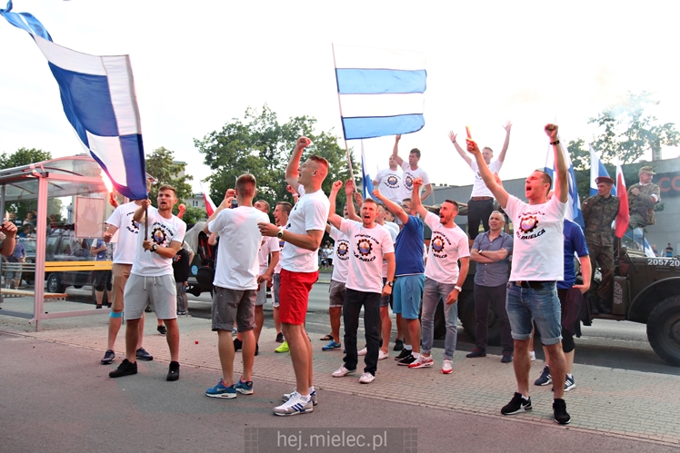 FETA PO AWANSIE! Tysiące kibiców świętowało awans na ulicach miasta - CZĘŚĆ II