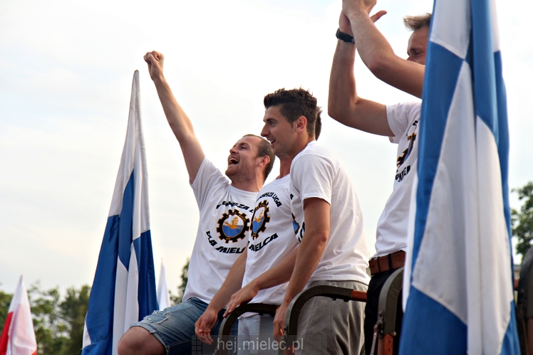 FETA PO AWANSIE! Tysiące kibiców świętowało awans na ulicach miasta - CZĘŚĆ II