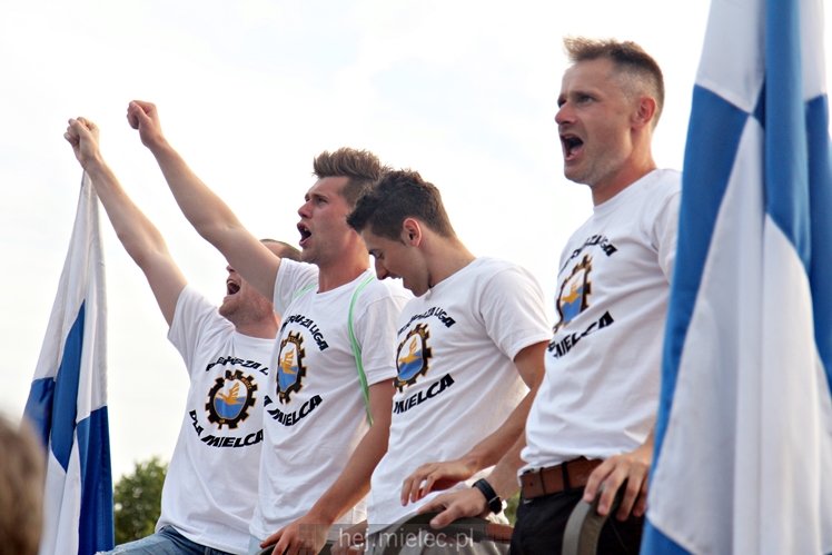 FETA PO AWANSIE! Tysiące kibiców świętowało awans na ulicach miasta - CZĘŚĆ II