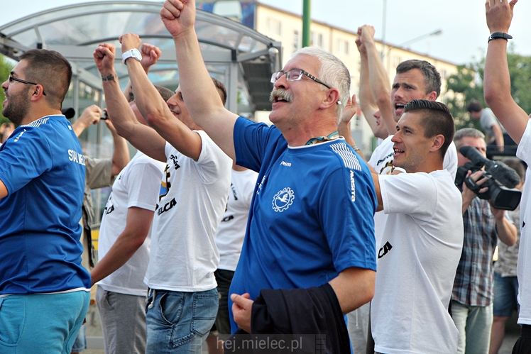 FETA PO AWANSIE! Tysiące kibiców świętowało awans na ulicach miasta - CZĘŚĆ II