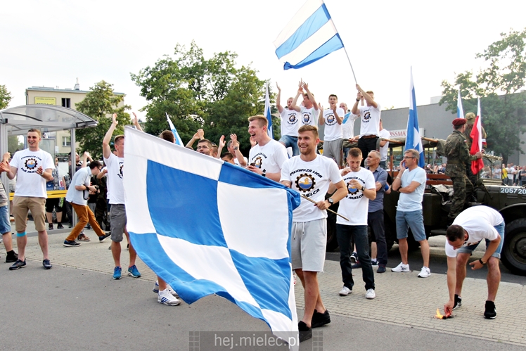 FETA PO AWANSIE! Tysiące kibiców świętowało awans na ulicach miasta - CZĘŚĆ II