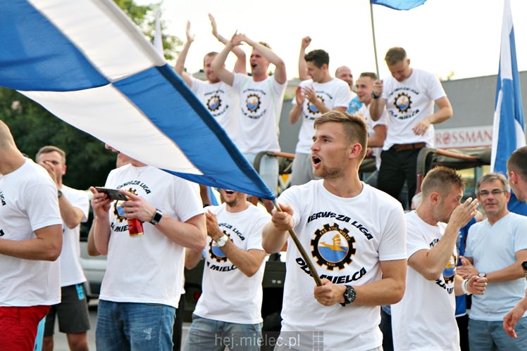 FETA PO AWANSIE! Tysiące kibiców świętowało awans na ulicach miasta - CZĘŚĆ II