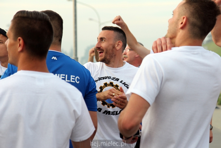 FETA PO AWANSIE! Tysiące kibiców świętowało awans na ulicach miasta - CZĘŚĆ II