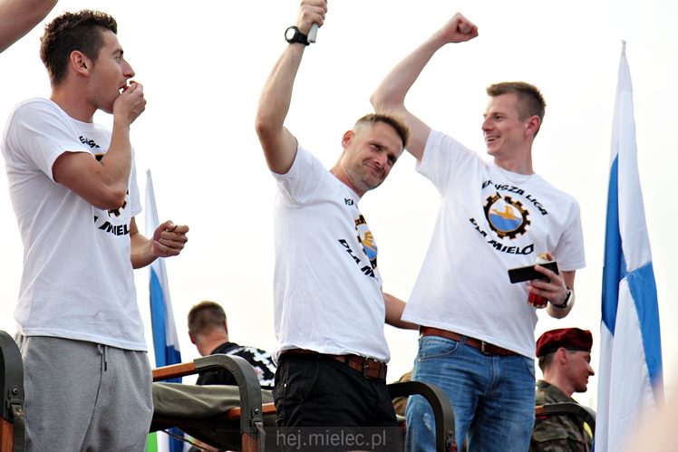 FETA PO AWANSIE! Tysiące kibiców świętowało awans na ulicach miasta - CZĘŚĆ II