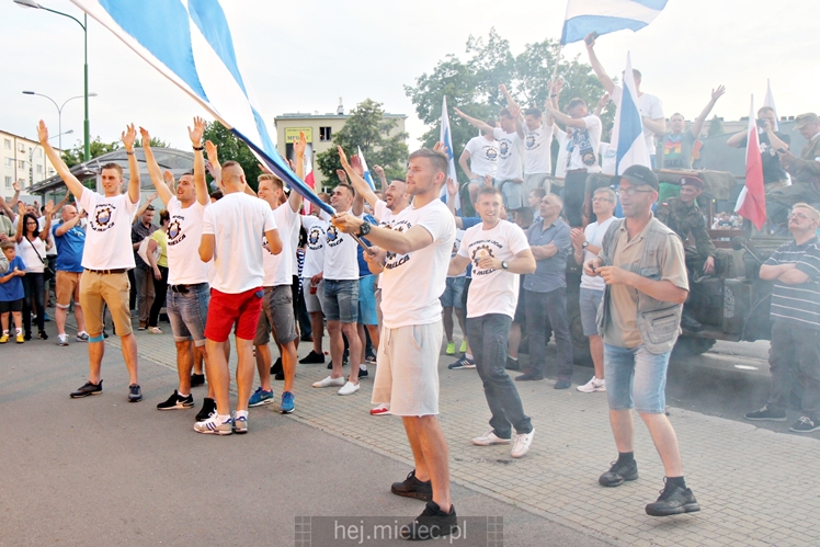 FETA PO AWANSIE! Tysiące kibiców świętowało awans na ulicach miasta - CZĘŚĆ II