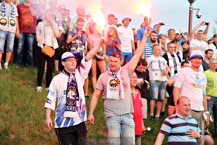 FETA PO AWANSIE! Tysiące kibiców świętowało awans na ulicach miasta - CZĘŚĆ II