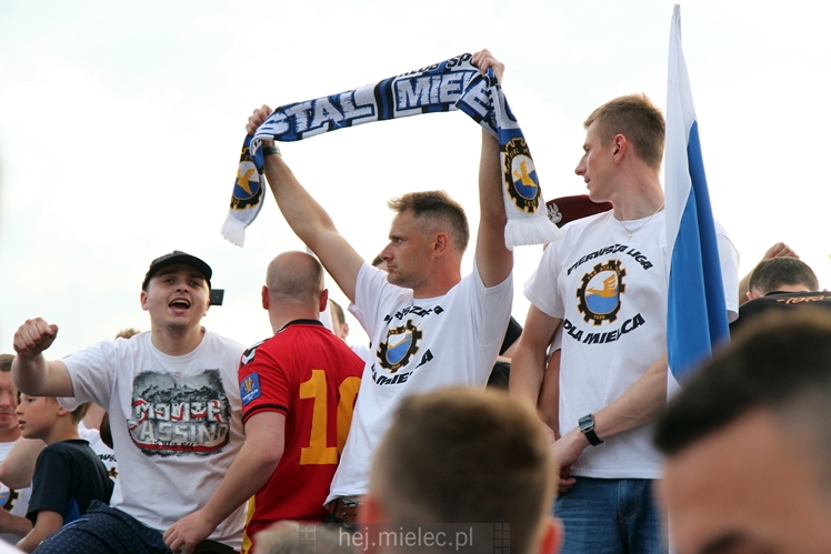 FETA PO AWANSIE! Tysiące kibiców świętowało awans na ulicach miasta - CZĘŚĆ II