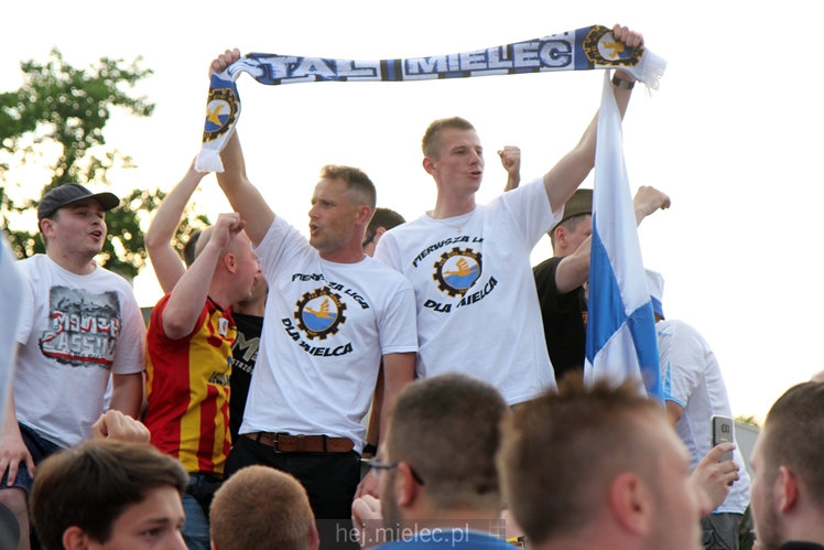 FETA PO AWANSIE! Tysiące kibiców świętowało awans na ulicach miasta - CZĘŚĆ II