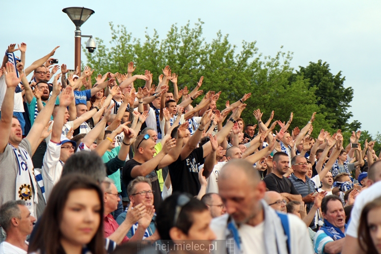 FETA PO AWANSIE! Tysiące kibiców świętowało awans na ulicach miasta - CZĘŚĆ II